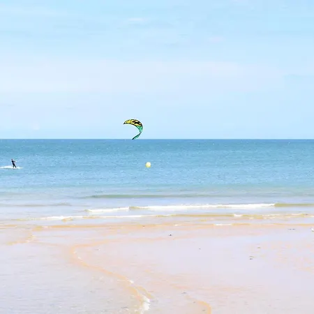 아파트 Close To D-day Beaches *