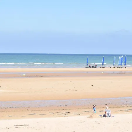 Close To D-day Beaches 아파트 *